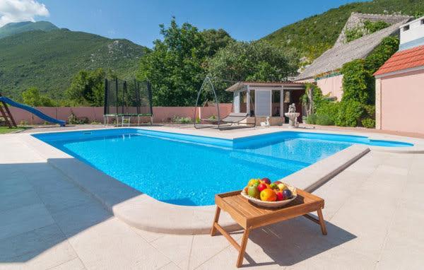 Holiday Home Perunika Zezevica Εξωτερικό φωτογραφία