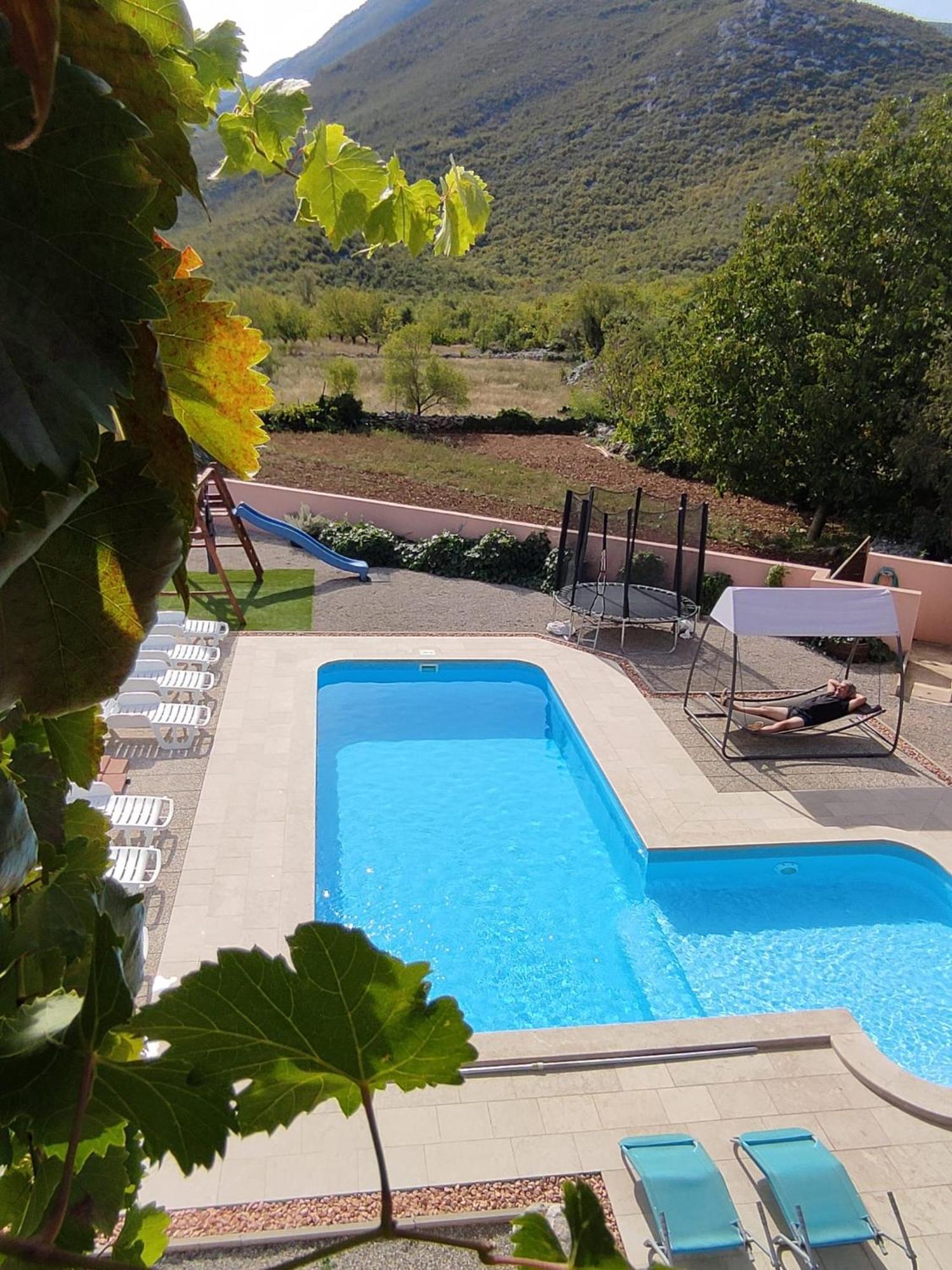 Holiday Home Perunika Zezevica Εξωτερικό φωτογραφία